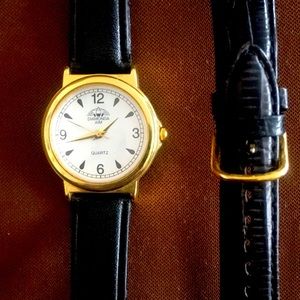 MENS DIAMONDA AIM QUARTZ WATCH. GOLD COLOUR CASING COMES WITH EXTRA STRAP
